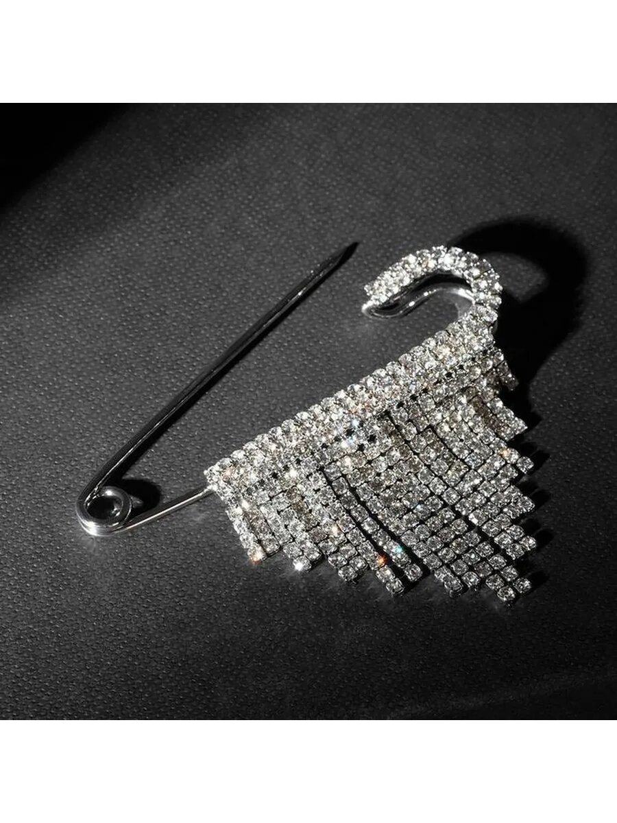 Элегантная булавка с кристаллами для праздника