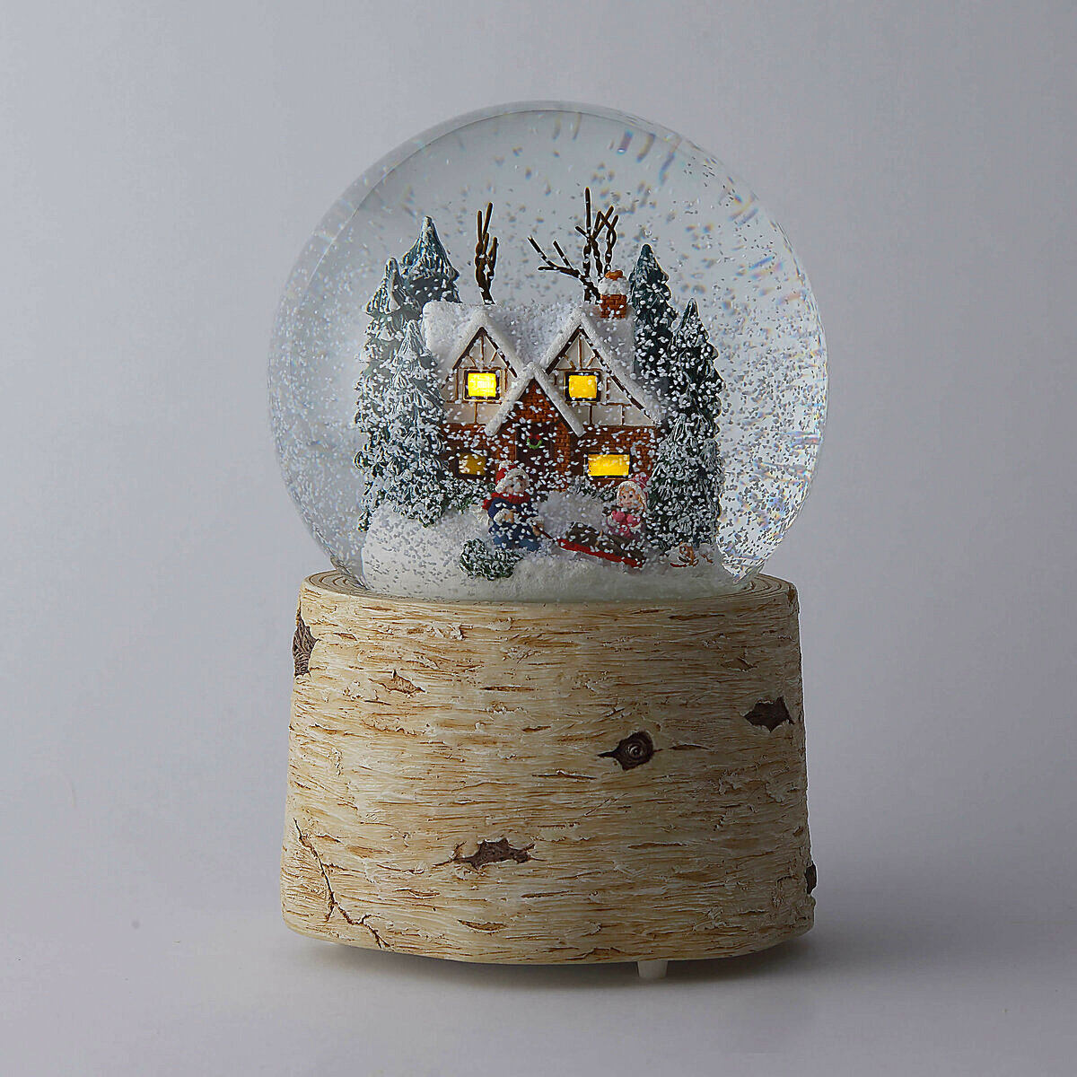 Снежный шар Glassglobe "Снежные каникулы " с подсветкой и автометелью музыкальный диаметр 12см