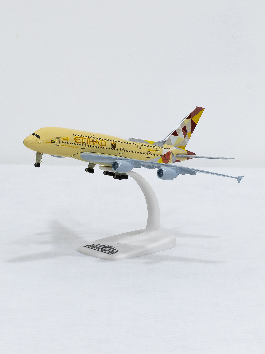 Модель самолёта Airbus A380, Etihad Airways 20 см Металл+пластик, шасси есть