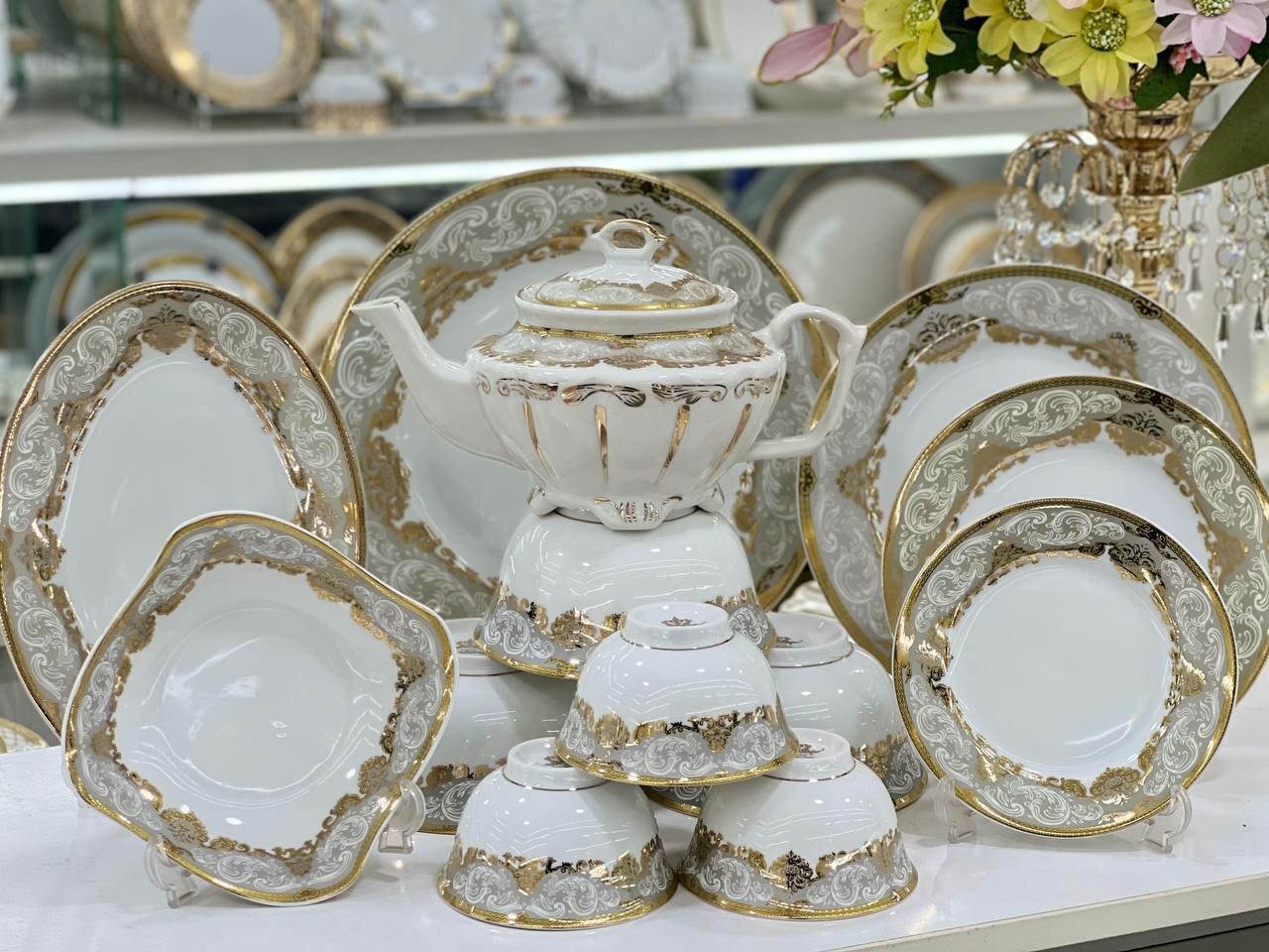 Фарфоровый набор столовой посуды, 60 предметов, на 12 персон