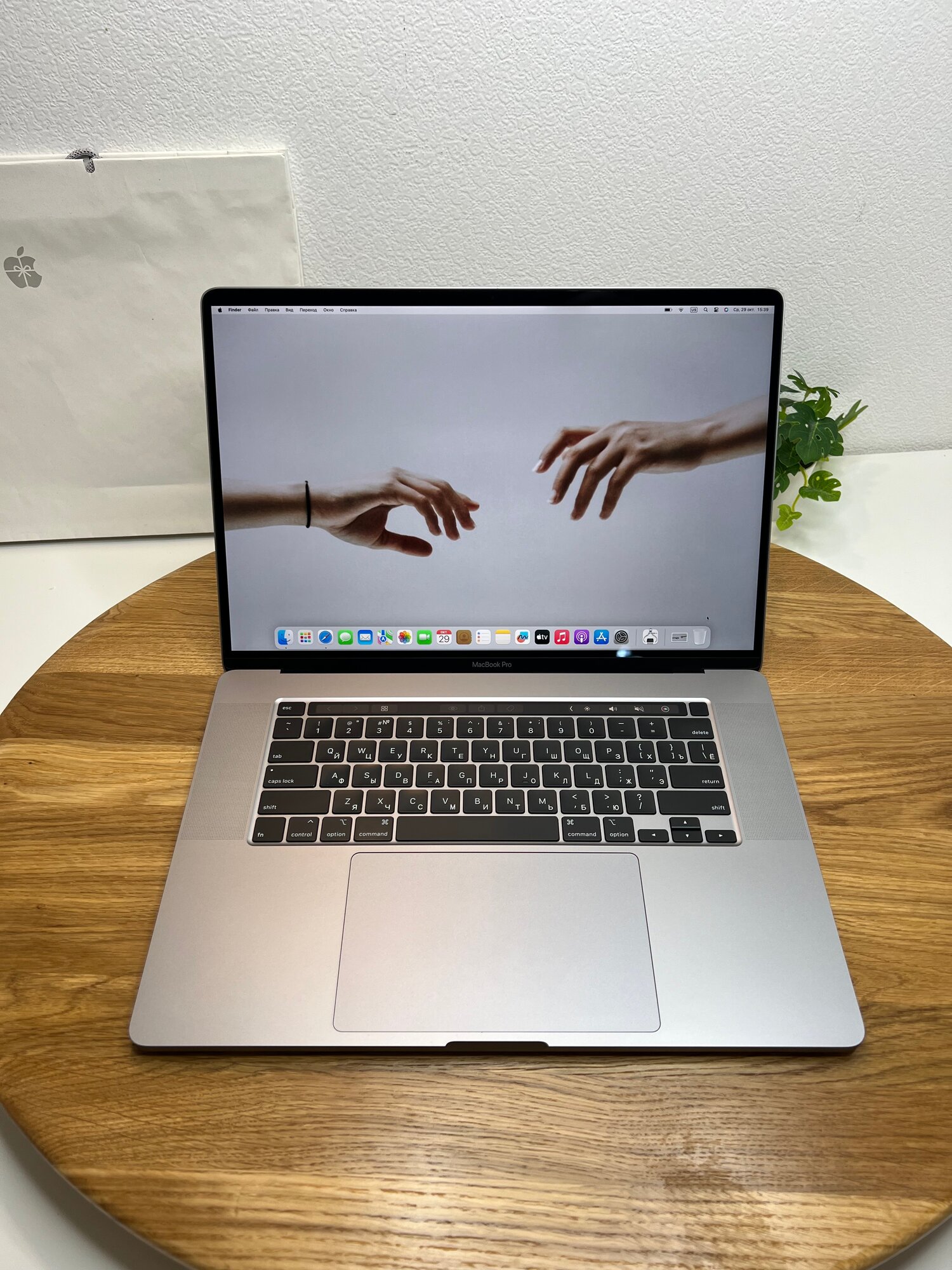 Ноутбуки Apple MacBook Pro 16 с процессором Apple M2 Pro - купить