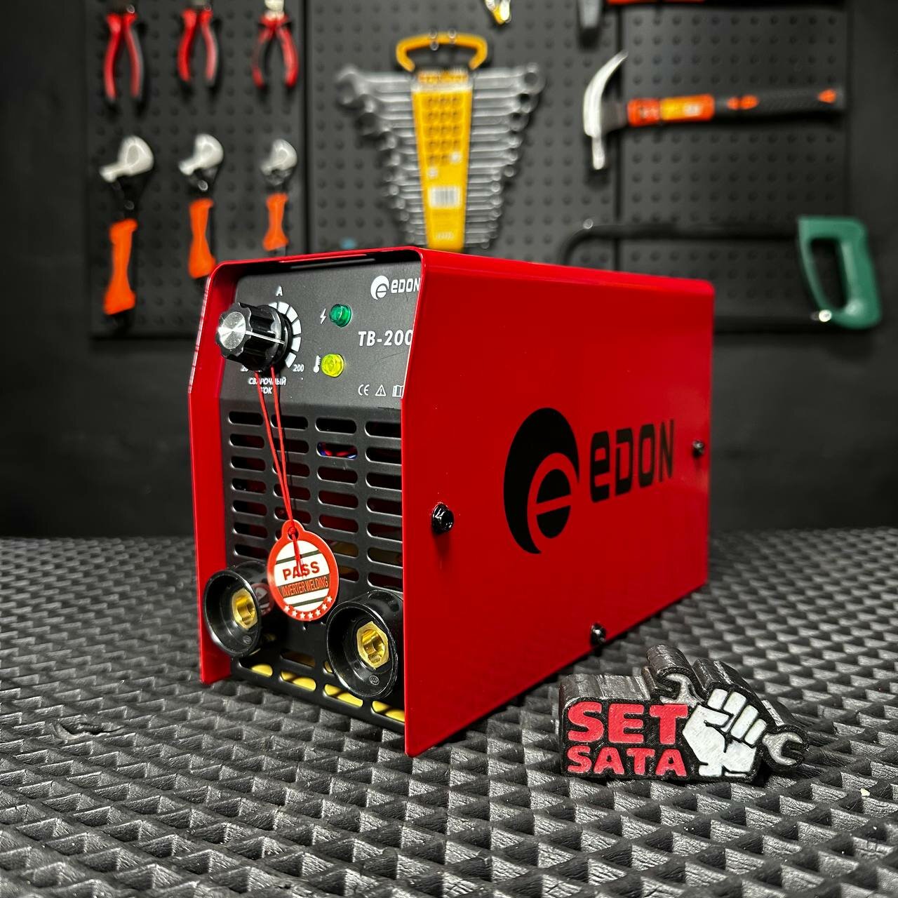 Сварочный аппарат инверторного типа Edon TB-200, MMA, 3.9 кВт