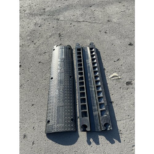 Одноканальный резиновый кабель-канал напольный (кабельный трап)/1 канал 89*32 мм/Размер 100/25/5 см.