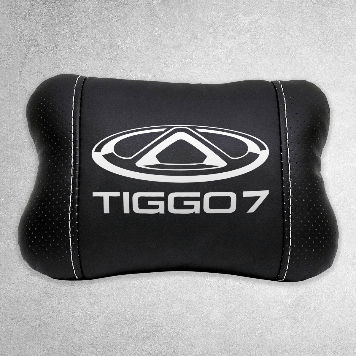 Подушка на подголовник автомобиля, под шею с логотипом Chery Tiggo 7. Тюнинг аксессуар для чери тигго 7. — фото 1