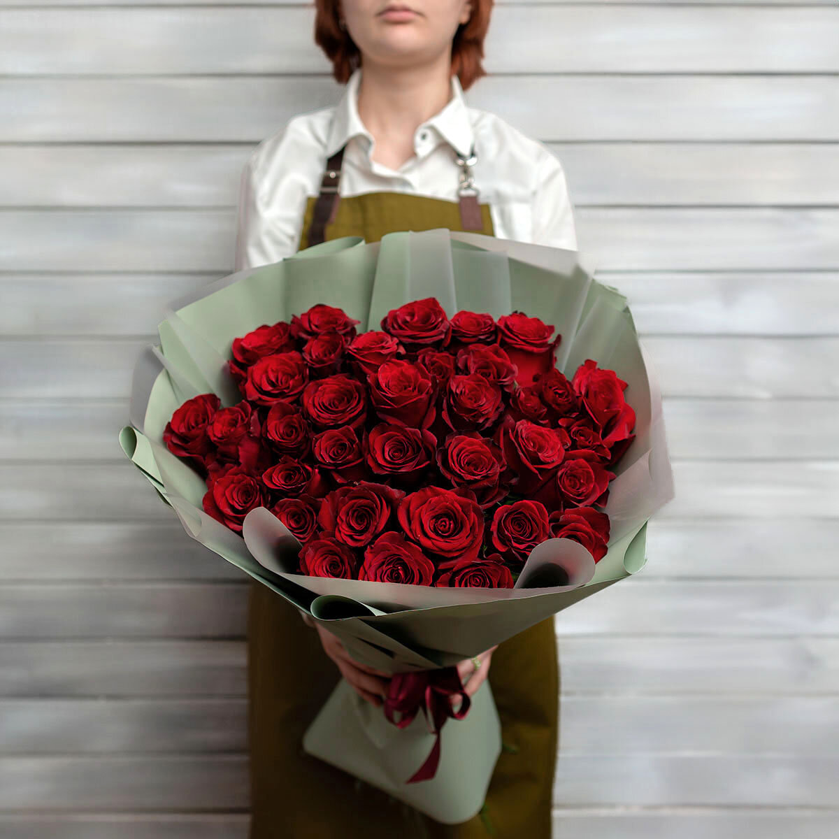 35 красных роз в упаковке Эквадор высота 50 см от Букет Маркет