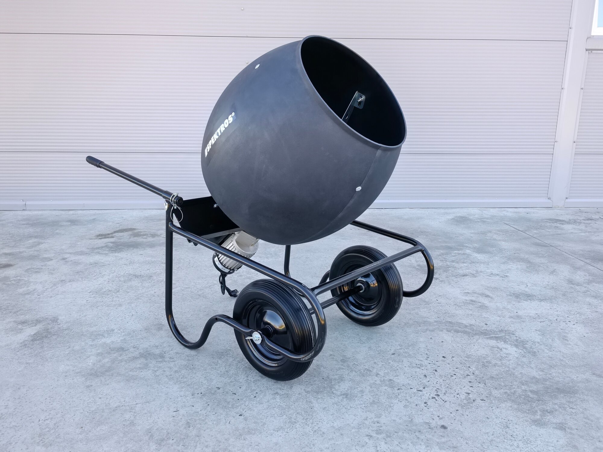 Бетономешалка SPEKTROS CM-600