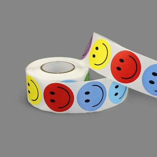 Стикеры клеевые ш:28 см "Смайлик" микс 500 шт в рулоне самоклеящиеся