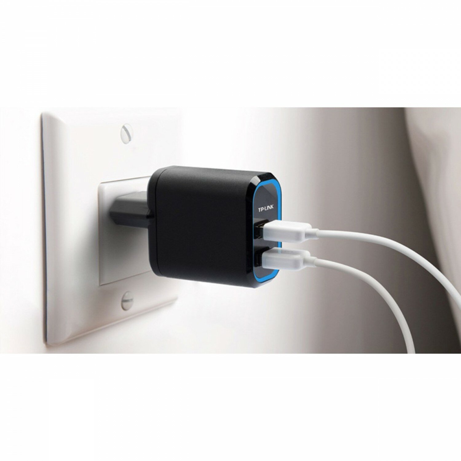 Зарядка TP-Link "UP220", 2 USB-порта, быстрая зарядка, 1.1x2.4x1.9 дюйма — фото 1