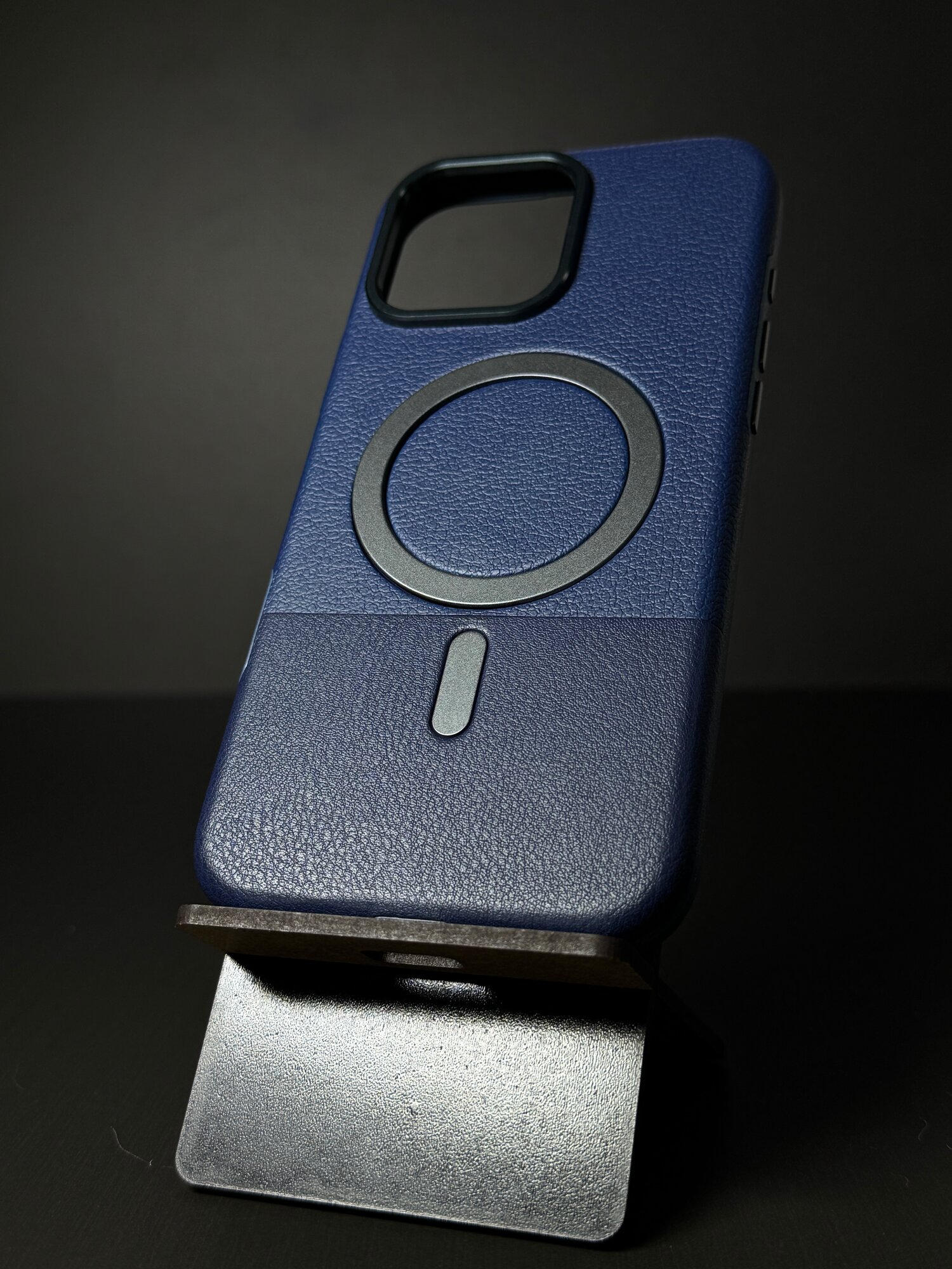 Чехол Protective case Айфон 16 Про Макс / чехол iPhone 16 Pro Max с MagSafe, синий, кожаный