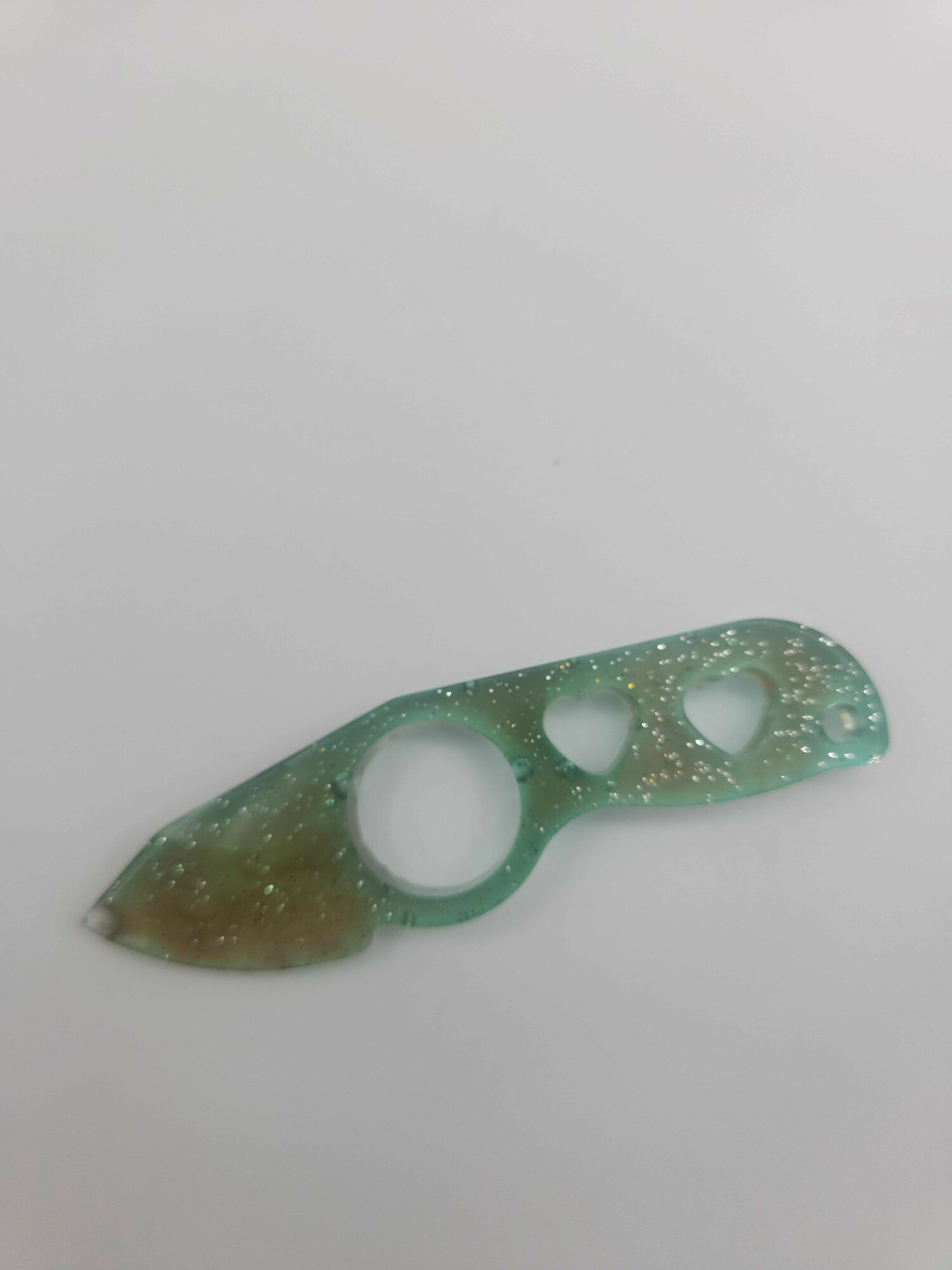 Сувенирный нож из эпоксидной смолы брелок