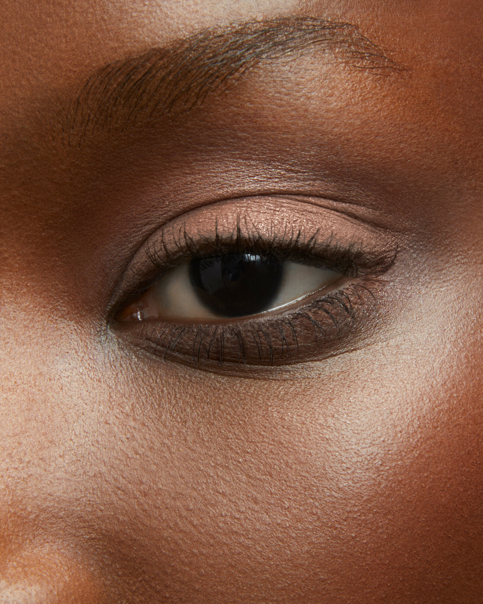 Тени для век сияющие INGLOT SPARKLING FREEDOM, оттенок №902, сияющий шиммер, 2.5 г — фото 1