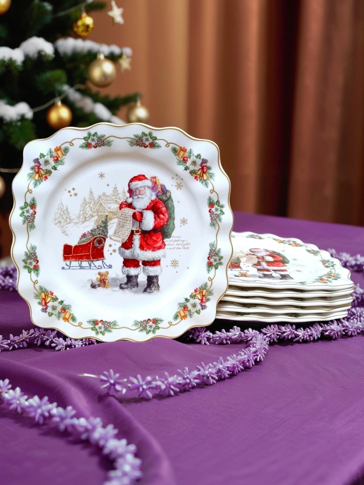 Набор из 6 квадратных тарелок "Дед Мороз" д. 19 см