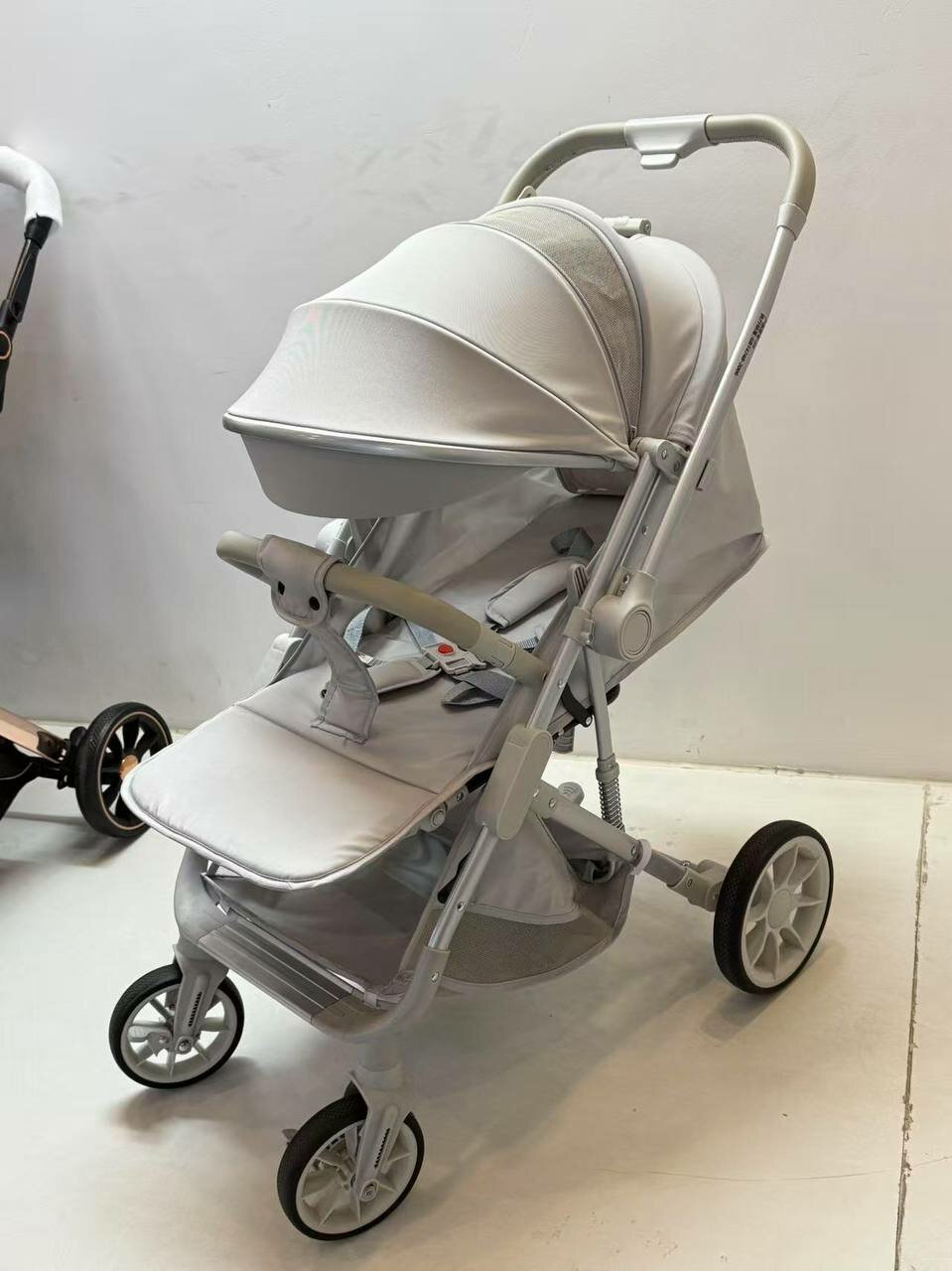 Коляска Z8, складная, кожаная ручка, меняющий руль, с сумкой