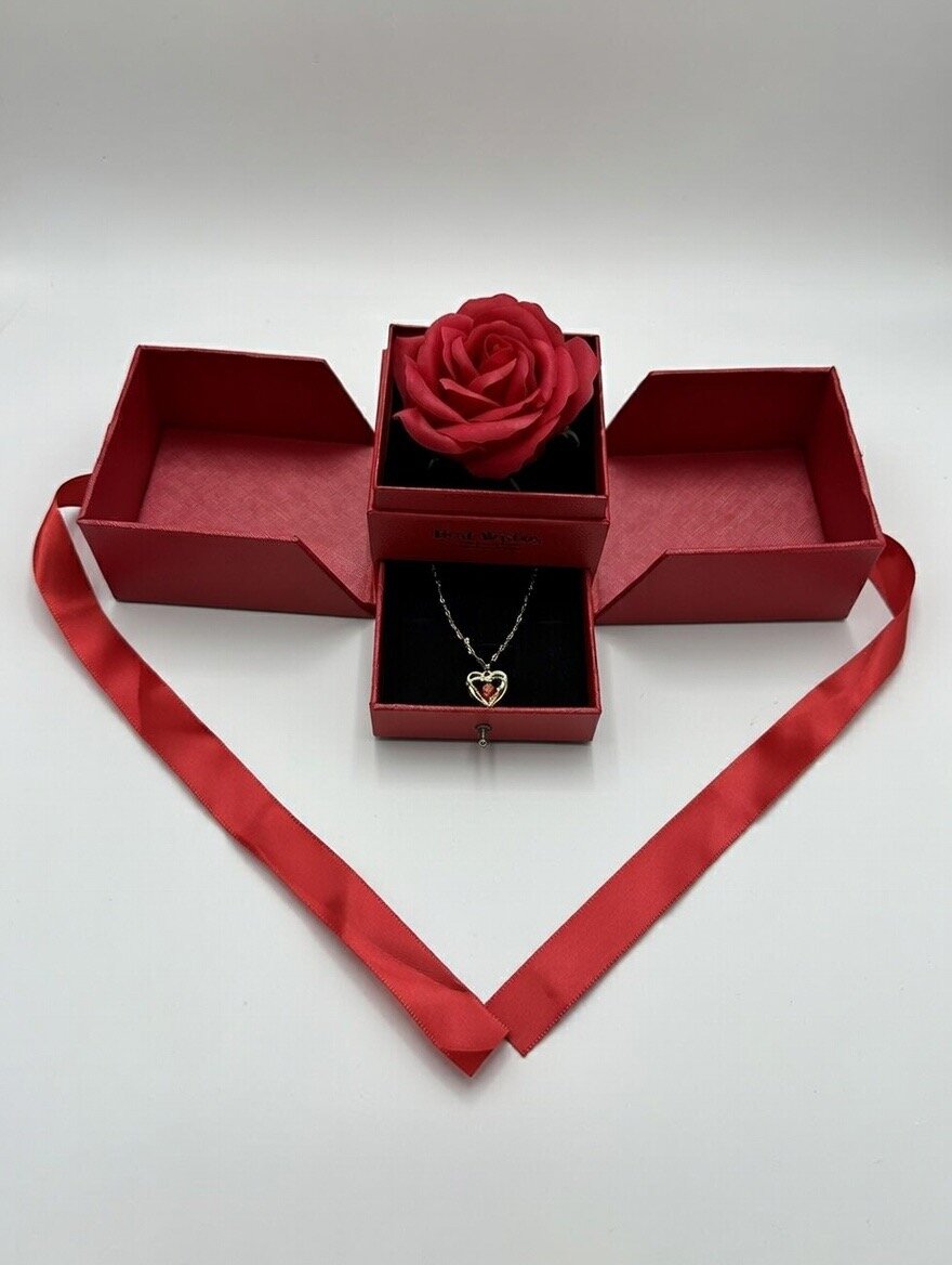 Подарок для девушки: шкатулка с ожерельем красивые набор для подарка