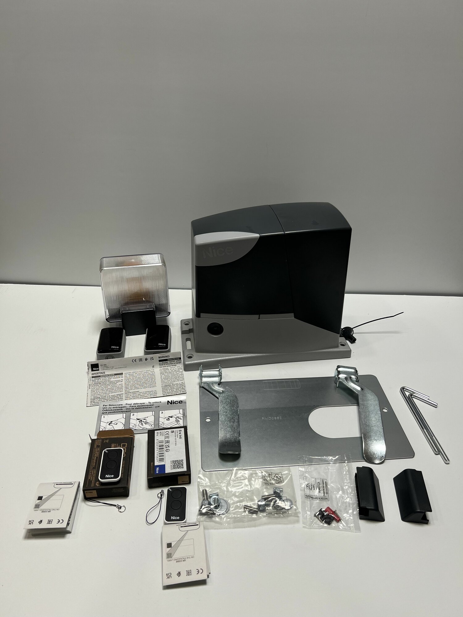 Автоматика для откатных ворот Nice RD400KIT2 полный комплект + фотоэлементы и лампа