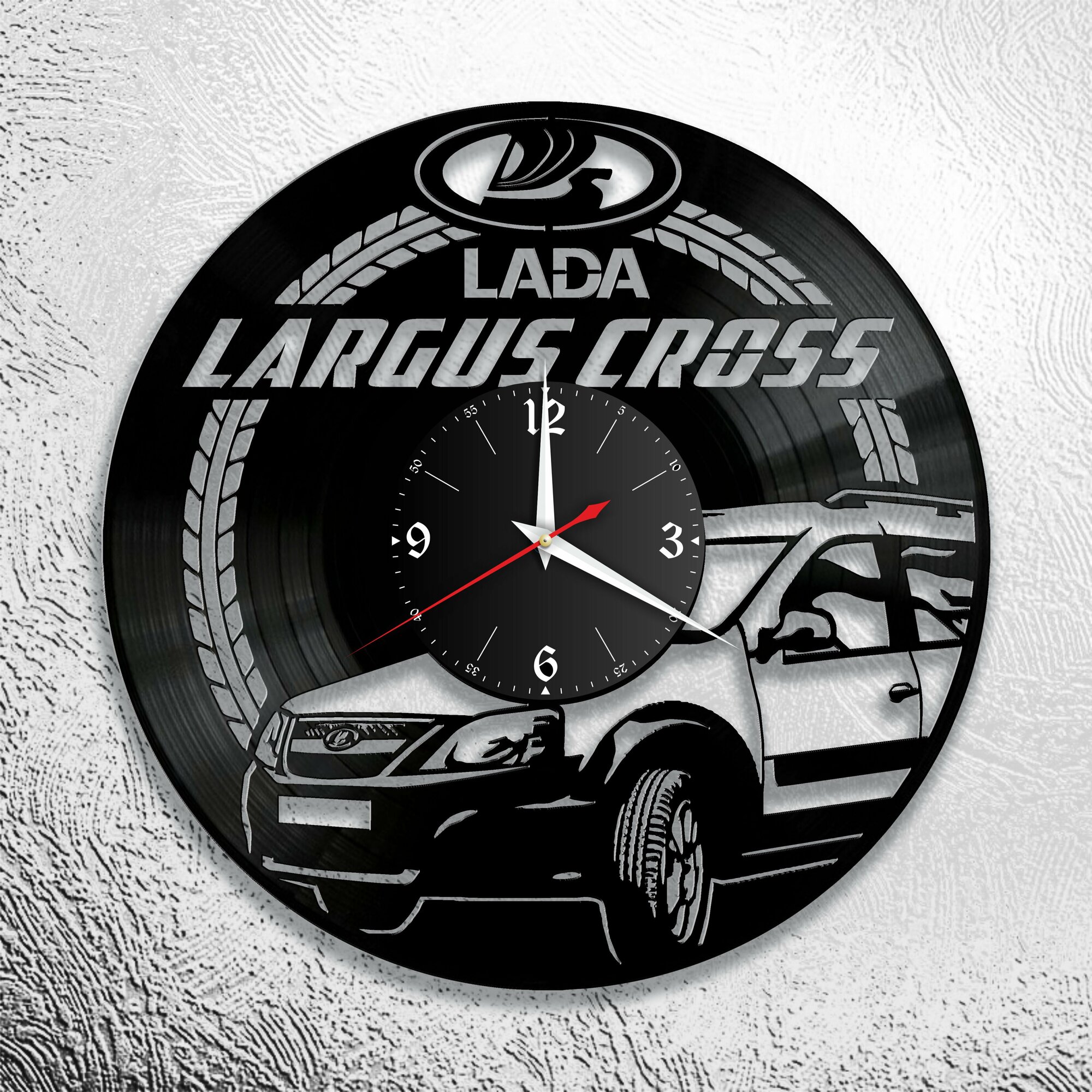 Настенные часы из виниловой пластинки с изображением Лады/Lada Largus Cross