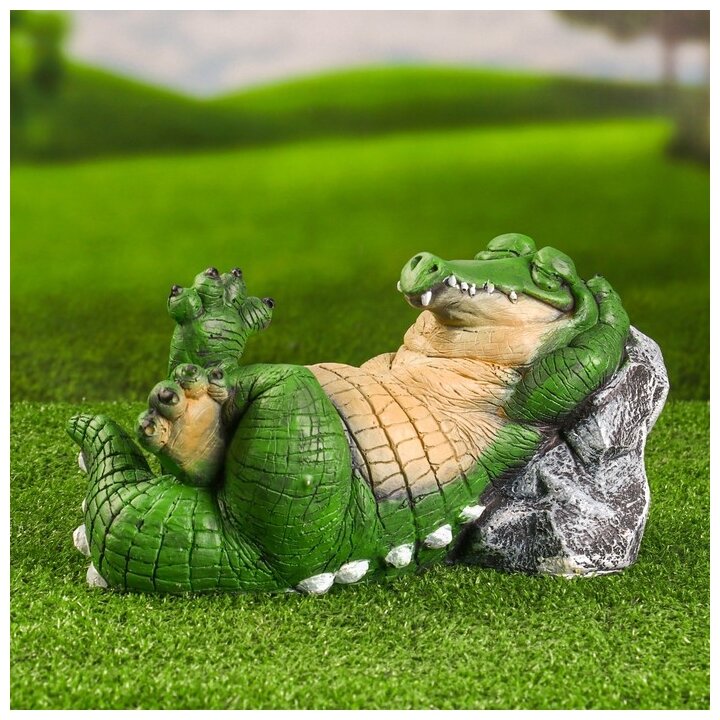Садовая фигура"Крокодил у камня" 16х29см Хорошие сувениры 9487958 . - фотография № 2