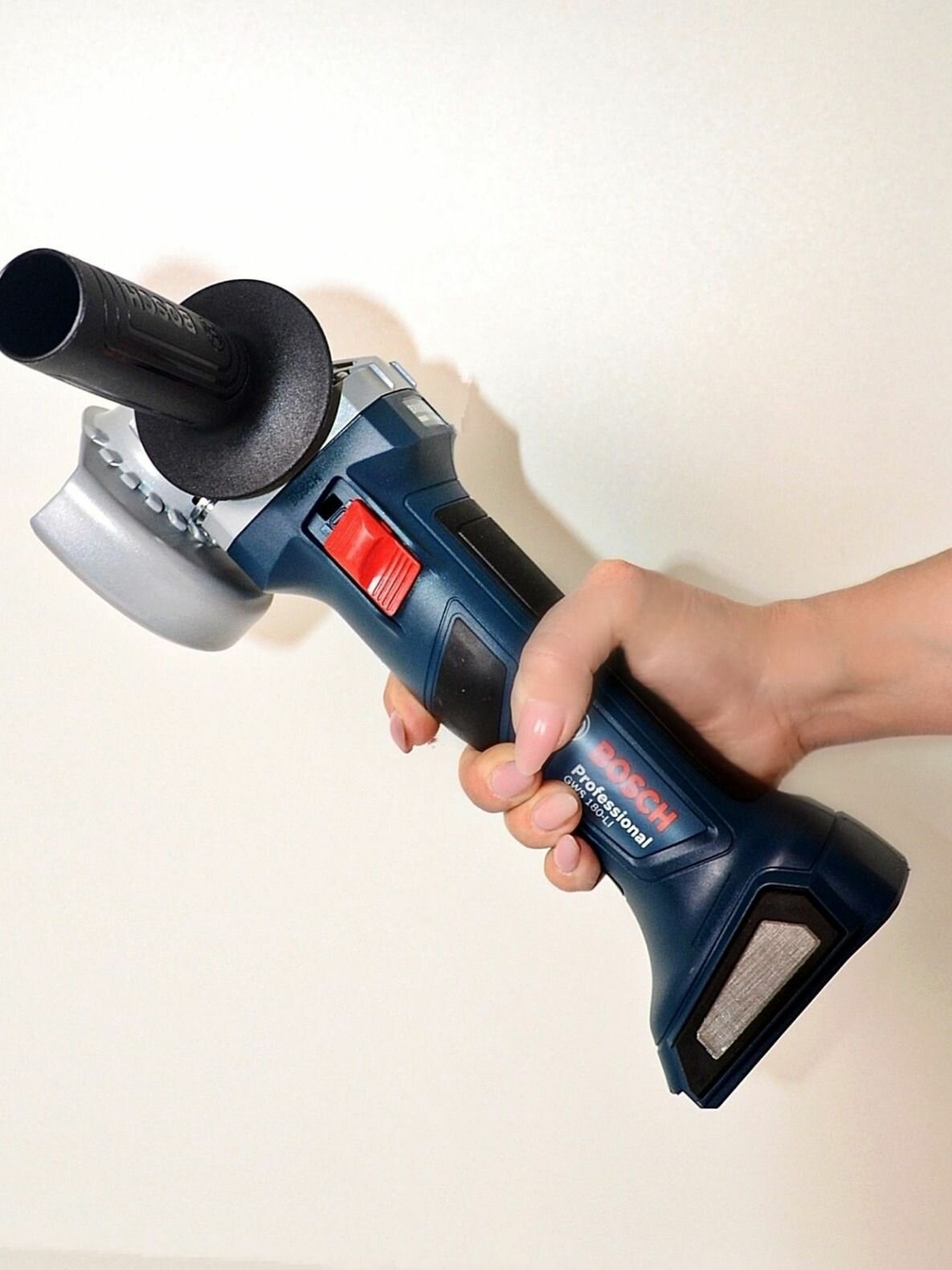Bosch GWS 180Li Professional аккумуляторная УШМ 100 мм бесщёточная 18 В шлифмашина для металла и бетона