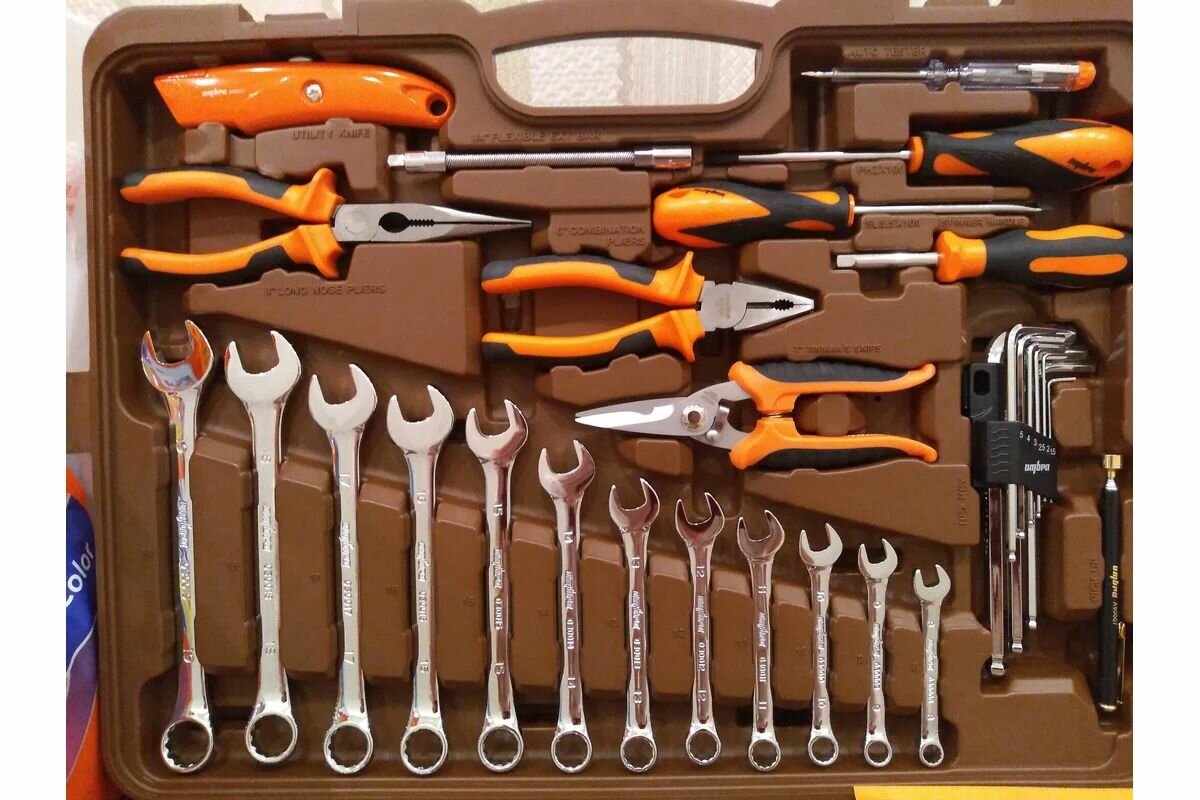 Набор инструмента универсальный 1/4", 3/8" и 1/2"DR, 131 предмет Ombra — фото 1