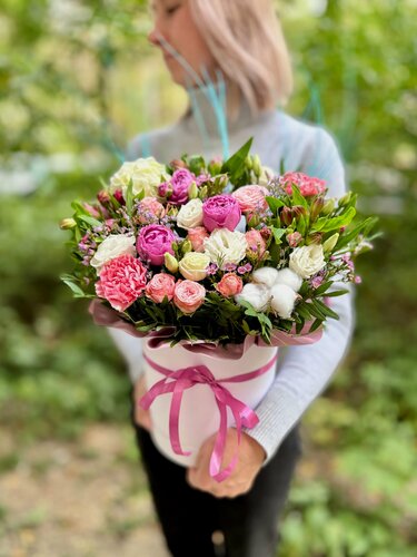 Изображение товара Композиция ОкЦветОк "Ассорти в коробке", 9 цветов, 35см, авторская, круглая, в коробке