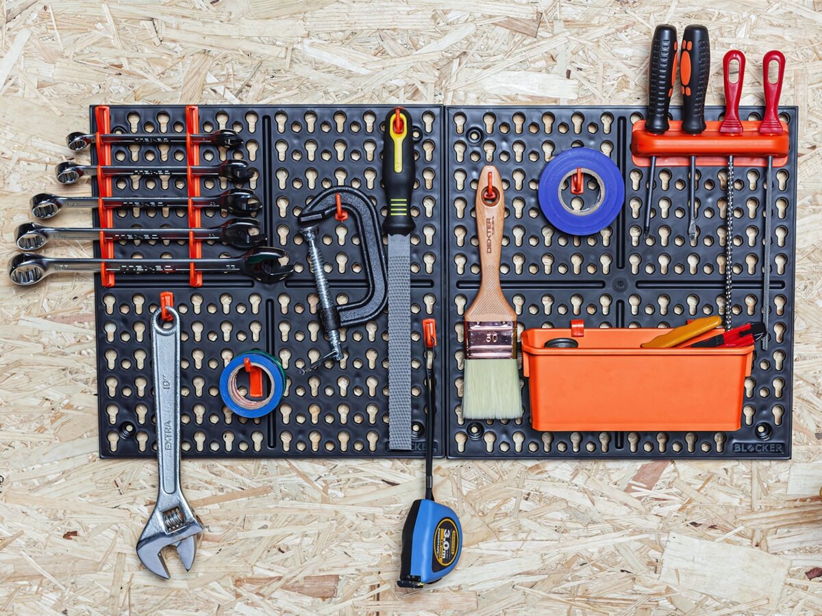 Панель инструментальная Blocker Expert 652х326мм черный/оранжевый экономия места