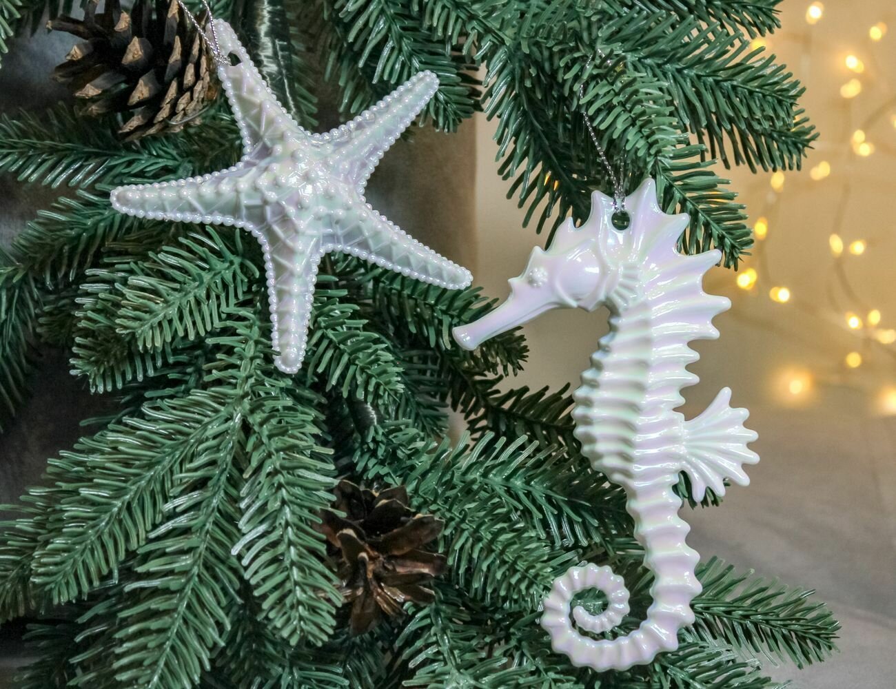 Набор акриловых ёлочных игрушек морской конёк И звезда, белые радужные, 10-12 см, 2 шт, Forest Market 210663