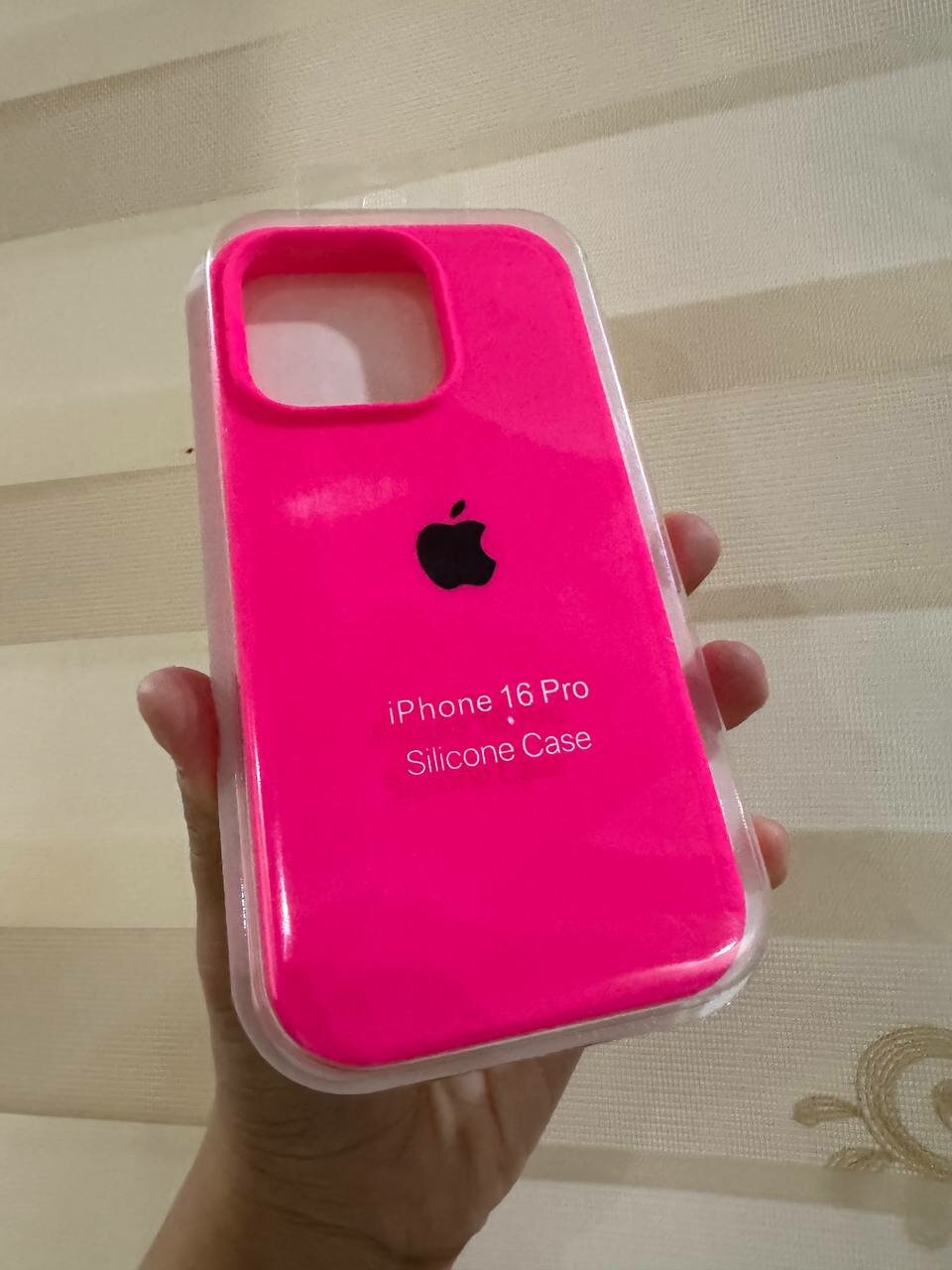 Чехол "Ярко-розовый", для iPhone 16 Pro, силикон, противоударный — фото 1