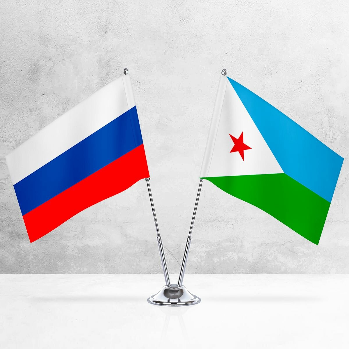 Настольные флаги России и Джибути на металлической подставке под серебро