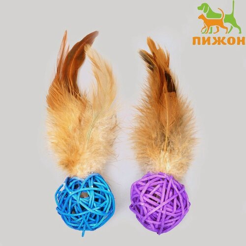 Изображение товара Игрушка для кошек "Шар из лозы с пером", 3,8 см, микс цветов