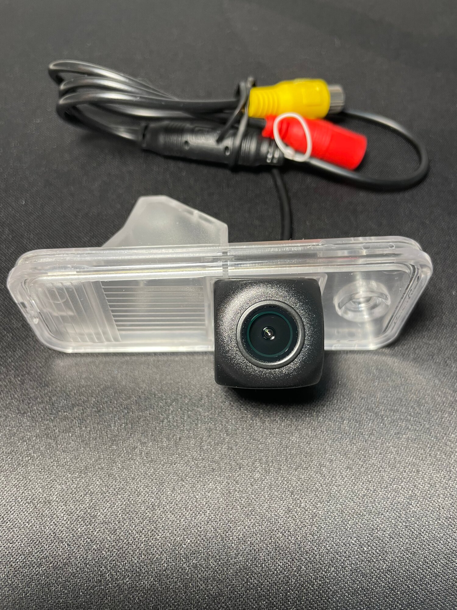 Камера заднего вида для Hyundai Creta (2014+) / Santa Fe 2 / 3 (06-18) Разм.89мм*37мм