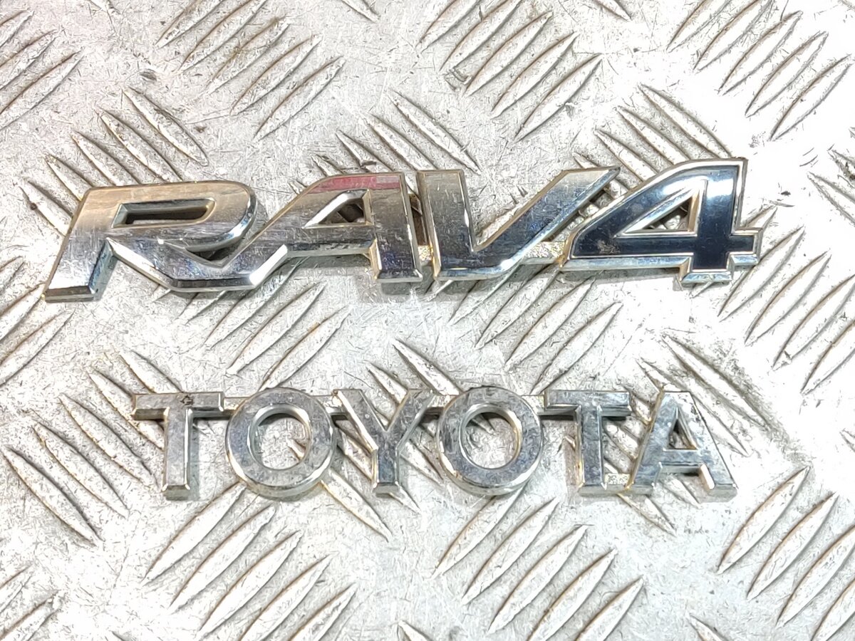 Эмблема TOYOTA RAV 4 2013-2019