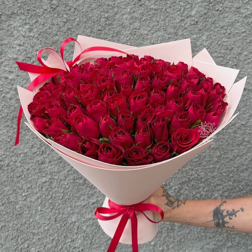 Изображение товара Букет из 101 красной розы 40см в упаковке с лентами / Арт.156020 / Радуга Букет