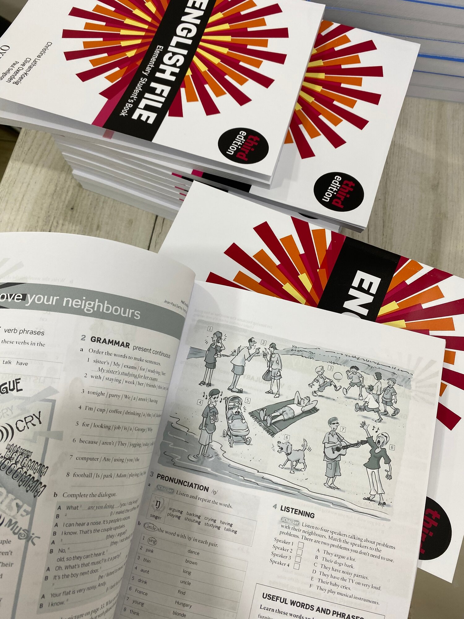 English File Elementary. Student’s Book + Workbook (Third Edition) — полный курс английского для уровня A1–A2(а4 формат) — фото 1