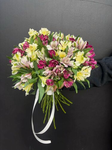 Изображение товара Монобукет "Альстромерия Mix", от Story-flowers, 25 шт, разноцветные