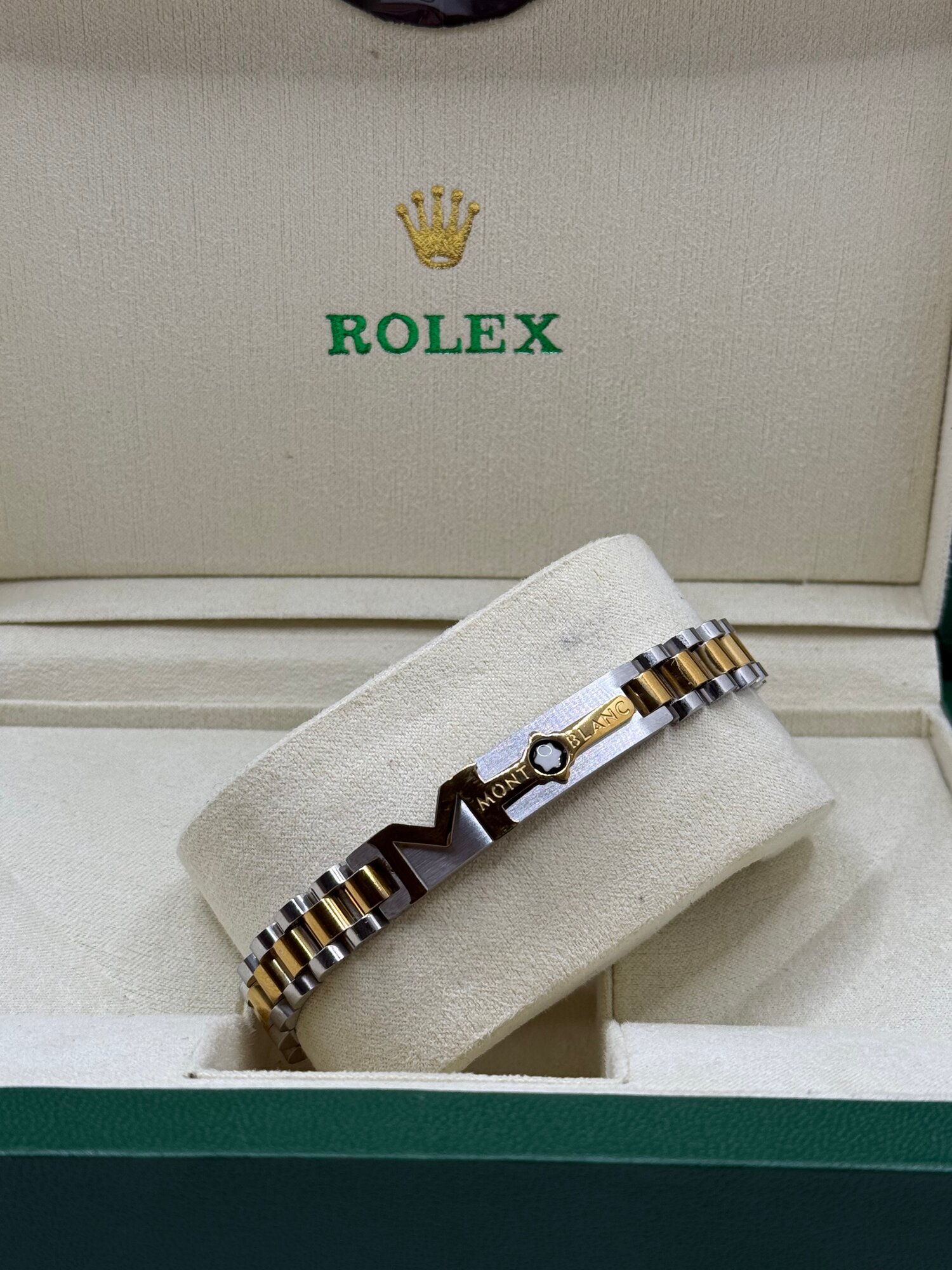 Плетеный браслет