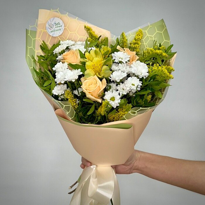 Букет Созвездие в стильной упаковке. «365 Поводов» - живые цветы с доставкой — фото 1