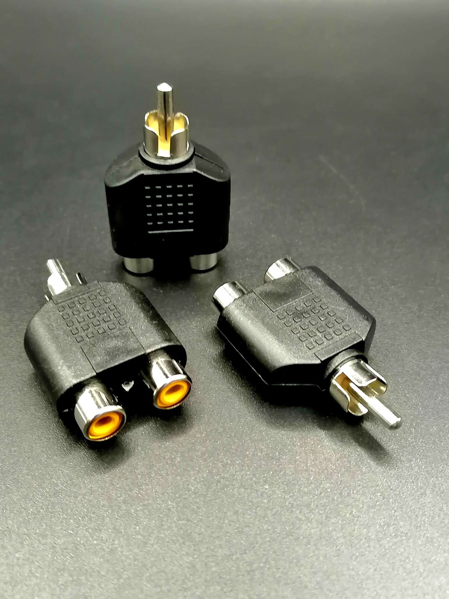 2шт, Переходник 2RCA гнездо-1RCA штекер Цвет товара – черный.
