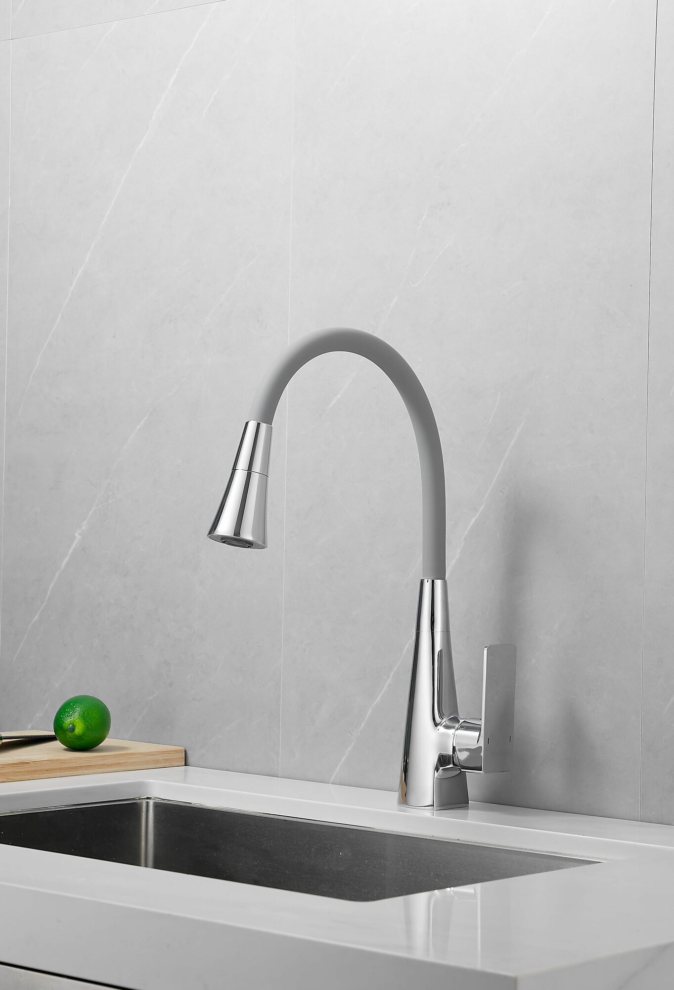 Смеситель для кухни с гибким силиконовым изливом, кран из латуни на мойку хром Haiba HB73823