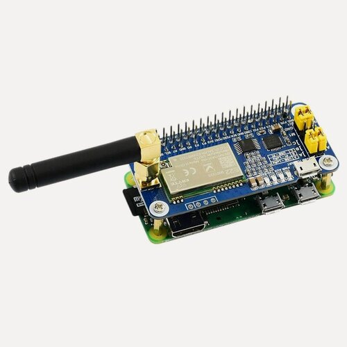 Изображение товара Waveshare SX1262 LoRa HAT для Raspberry Pi охватывает частотный диапазон 915 МГц с модуляцией расширенного спектра