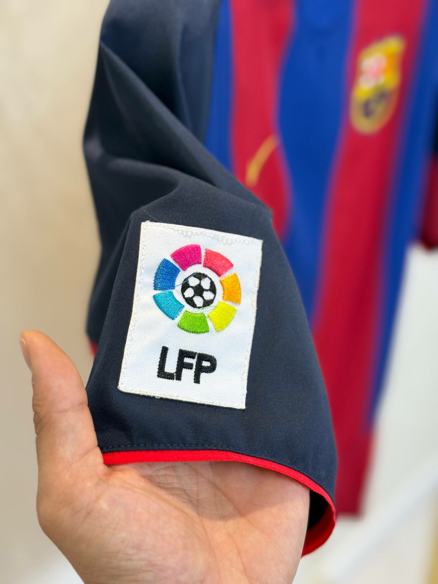 Футболка "FC Barcelona Ronaldinho", ретро-дизайн, домашняя форма M — фото 1