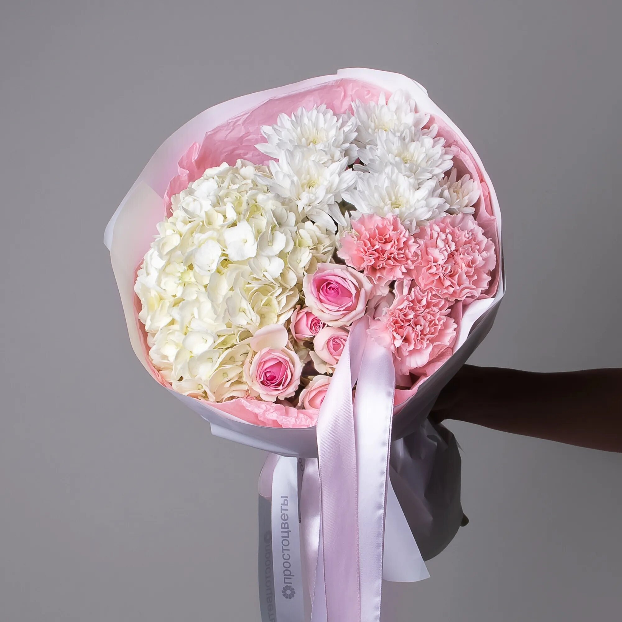 Букет цветов Белое счастье XS в коробке и аквабоксе от "Простоцветы"