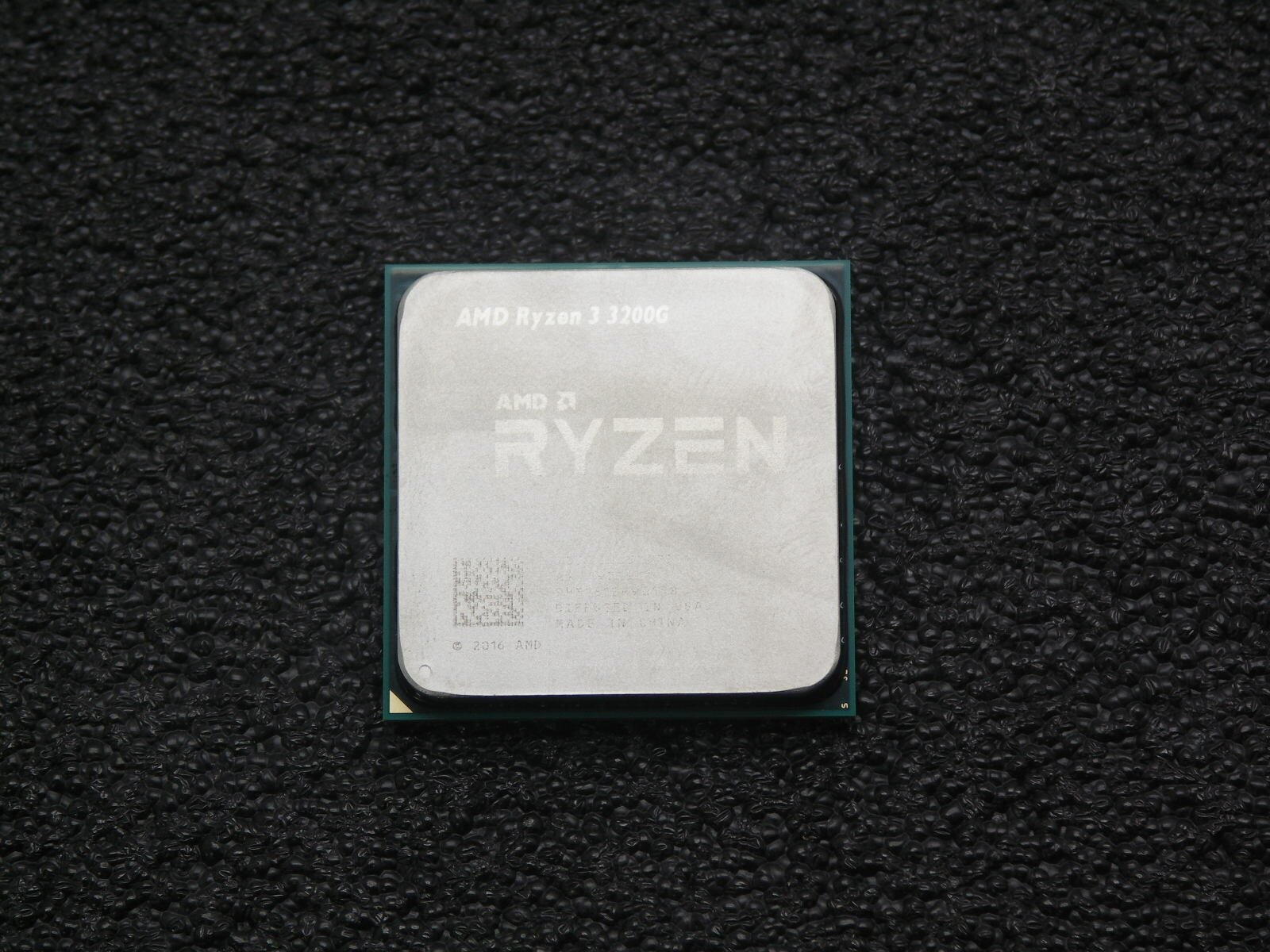 Процессор AMD Ryzen 3 3200G AM4 4 x 3600 МГц