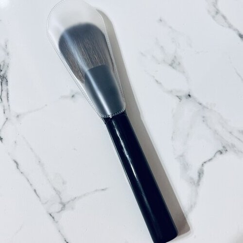 НЕRA Высокоэластичная, пушистая кисть для идеального контуринга Fase Contouring Brush кисть для контуринга lamel professional contouring brush