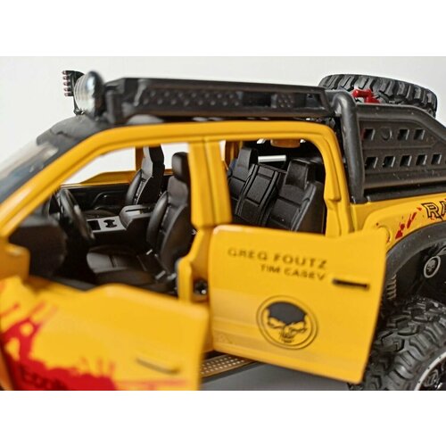 Модель автомобиля Ford Raptor F150 6x6 с дымом коллекционная металлическая игрушка масштаб 1:24 желтый