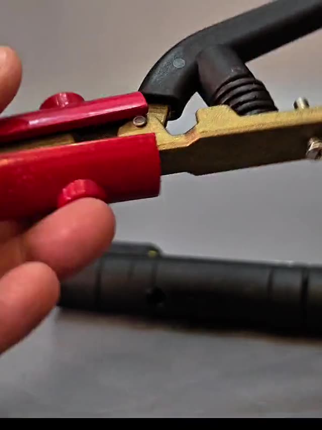 Электрододержатель SVARGON STANDART 200A латунь SVW020302 — фото 1