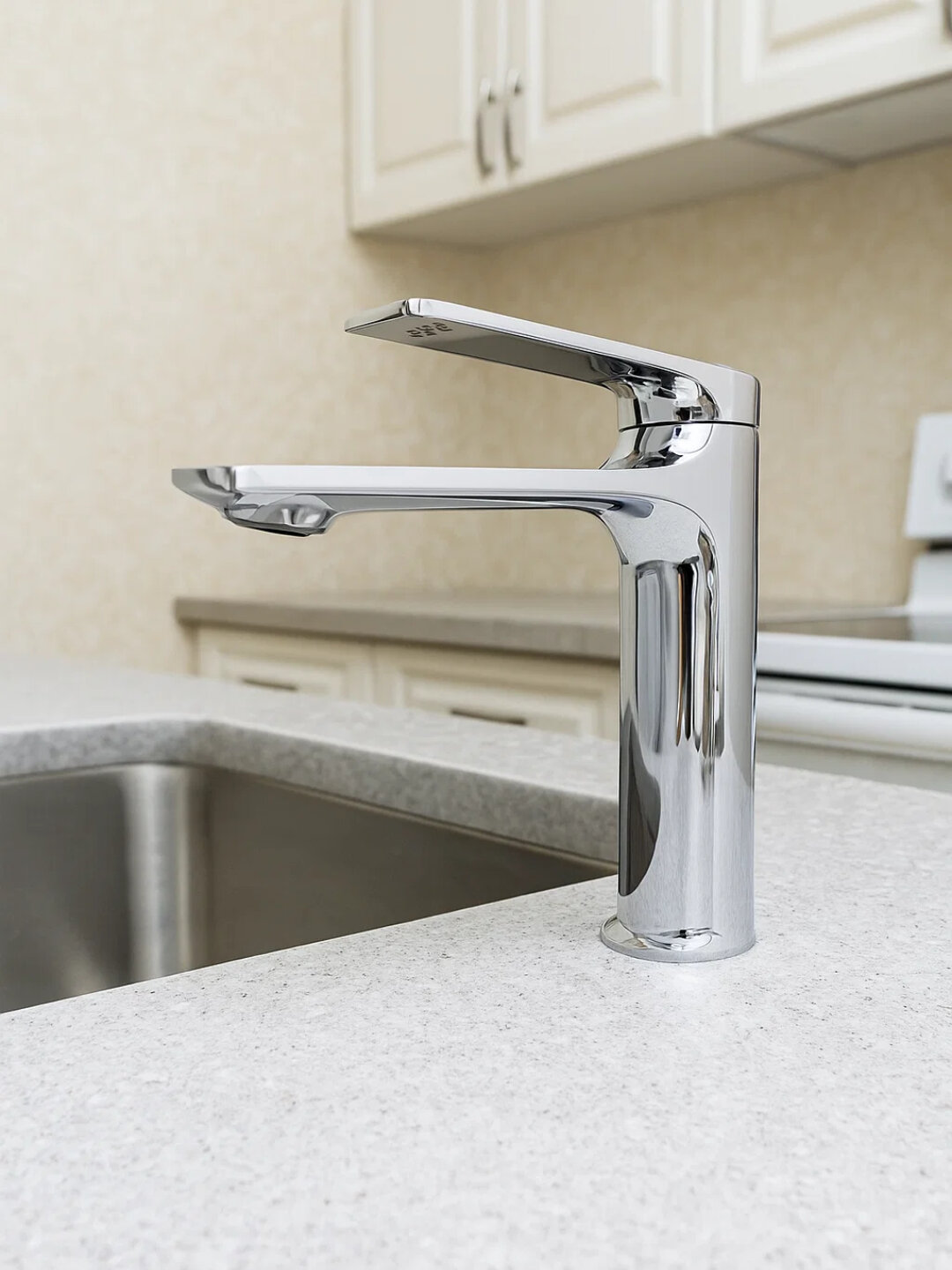 Умывальник смеситель с однорычажным управлением и современным дизайном