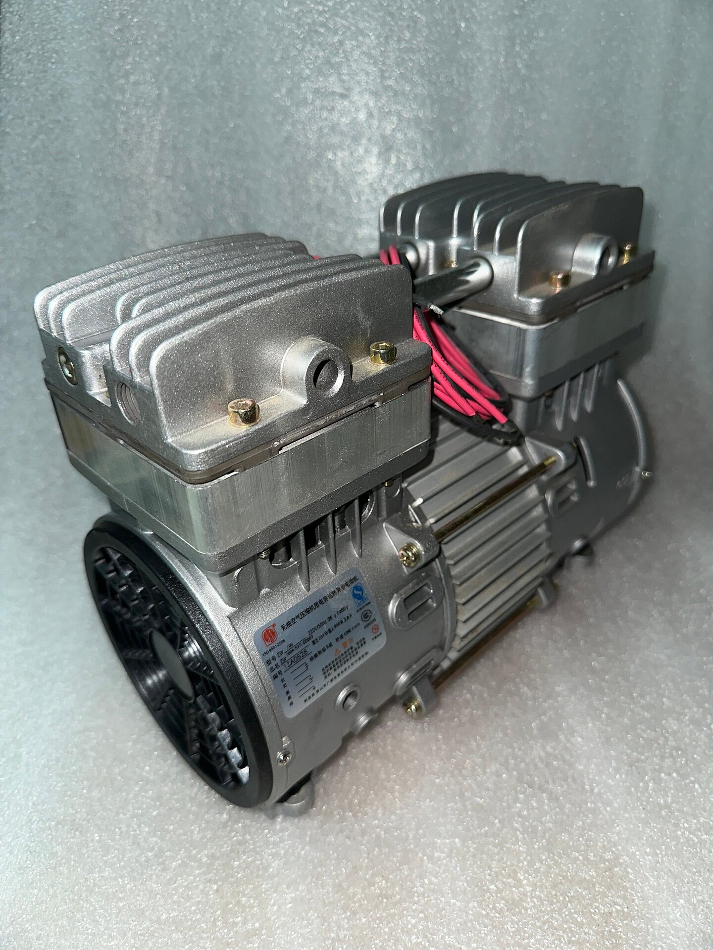 Компрессорный агрегат 50 л/мин безмасляный 2-х цилиндровый прямой электропривод 220V 550Вт 254А