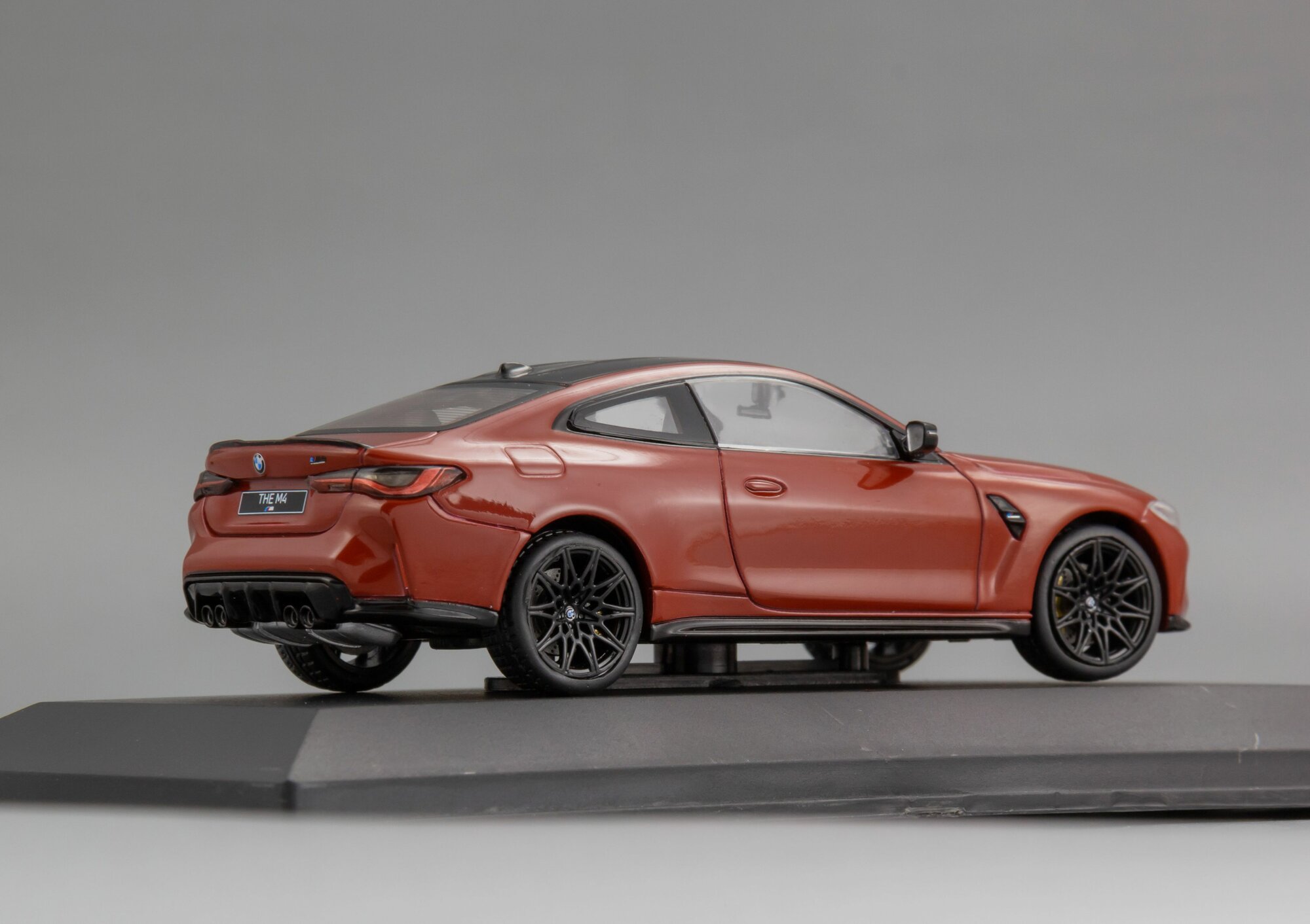 Коллекционная масштабная модель 1:43 BMW G82 M4 Competition - 2023 от Solido — фото 1