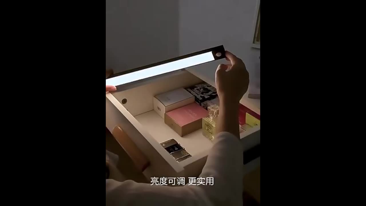 Сенсорная LED-лампа с датчиком движения, USB-зарядкой и магнитным креплением без сверления стен для дома, чёрный, 30 см — фото 1