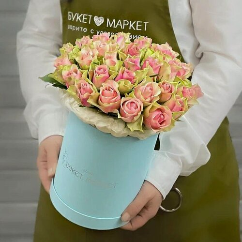 Изображение товара Букет Букет Маркет, из Кенийской Розы, в шляпной Коробке, 21 цветок, 40см